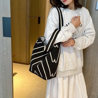 【พร้อมส่ง】miss bag fashion กระเป๋าช๊อปปิ้งไฮโซทอลายริ้ว กระเป๋าทรงสวย