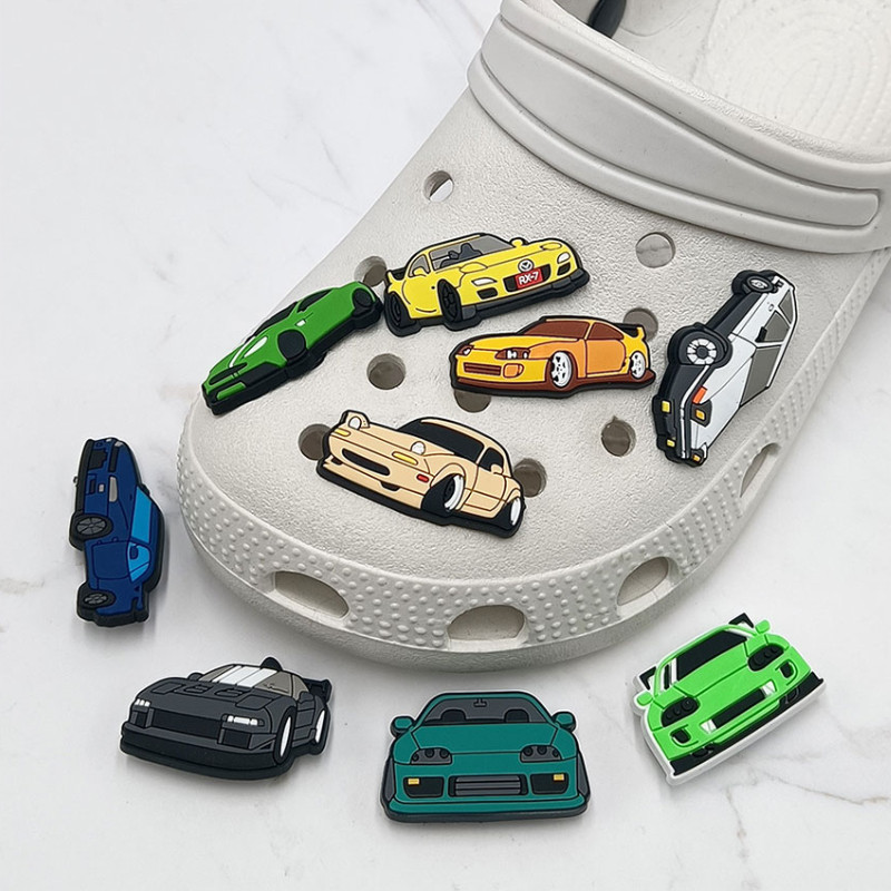 Jeep Car Jibbitz Croc Charms JDM Truck Jibits น่ารัก สําหรับ Crocs Pins Racing Cars Jibbits สําหรับตกแต่งรองเท้าเด็ก