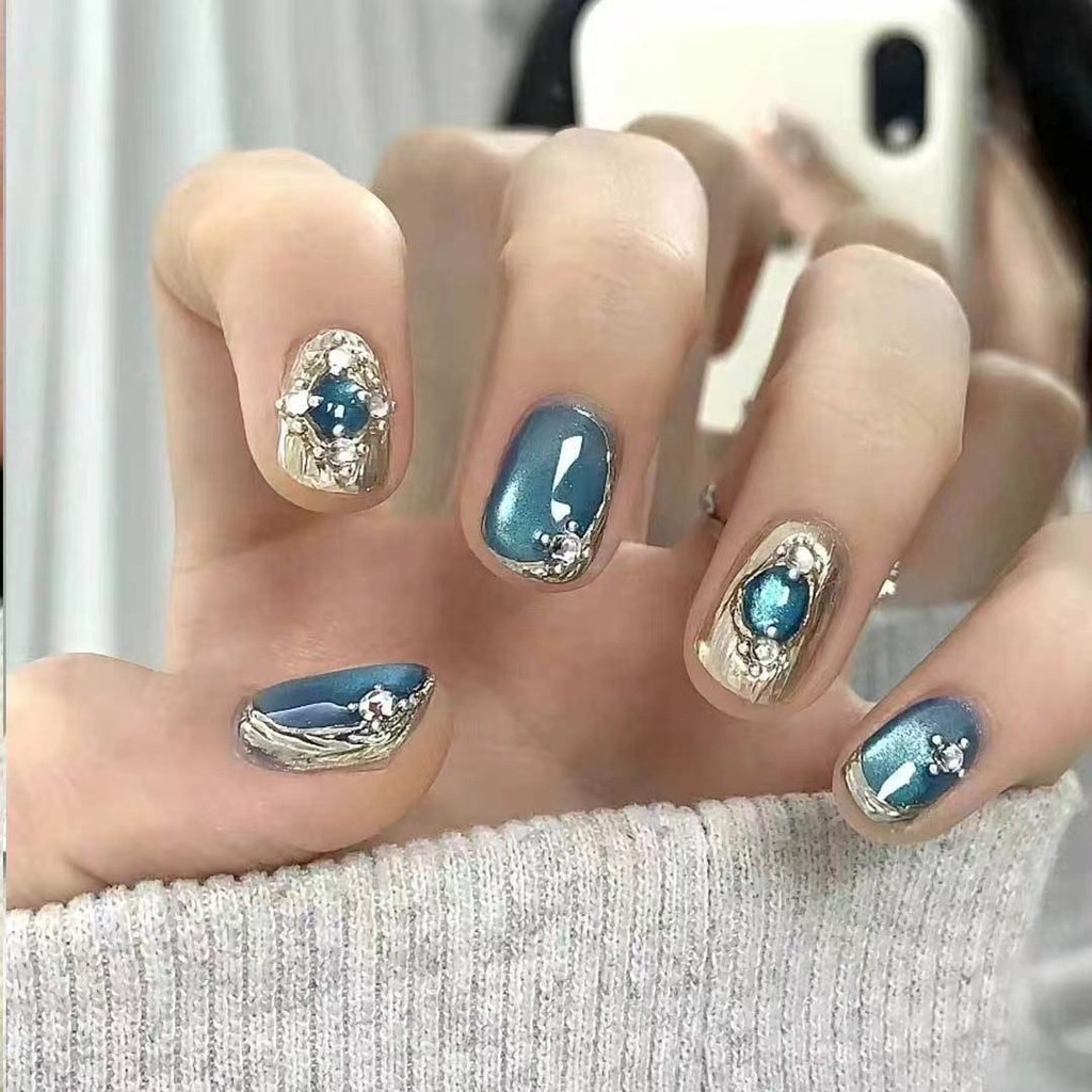 【HANDMADE】เล็บปลอม Buccellati Sapphire สีเงิน สีขาว คริสตัล ตาแมว ใช้ซ้ําได้ และถอดออกได้ สําหรับตกแต่งเล็บ
