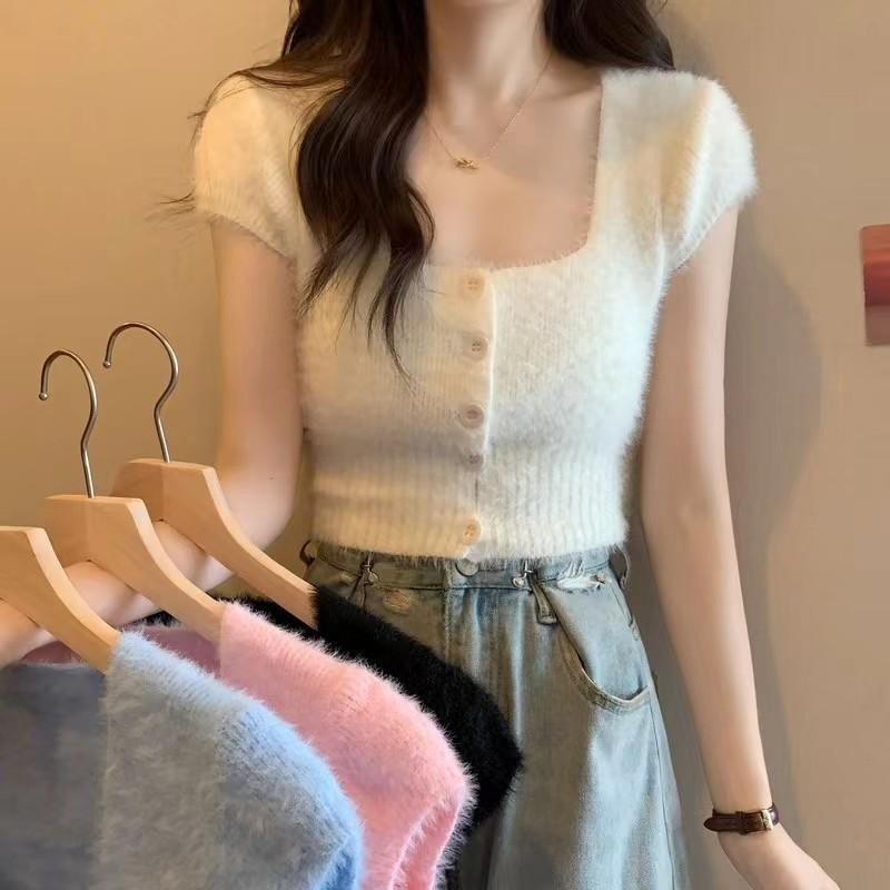 เสื้อครอปแขนสั้นไหมพรมคอเหลี่ยม ผ้าขนนิ่มไม่คัน กระดุมสามารถแกะได้ สไตล์เกาหลีน่ารัก มี4สี #E-9323-8