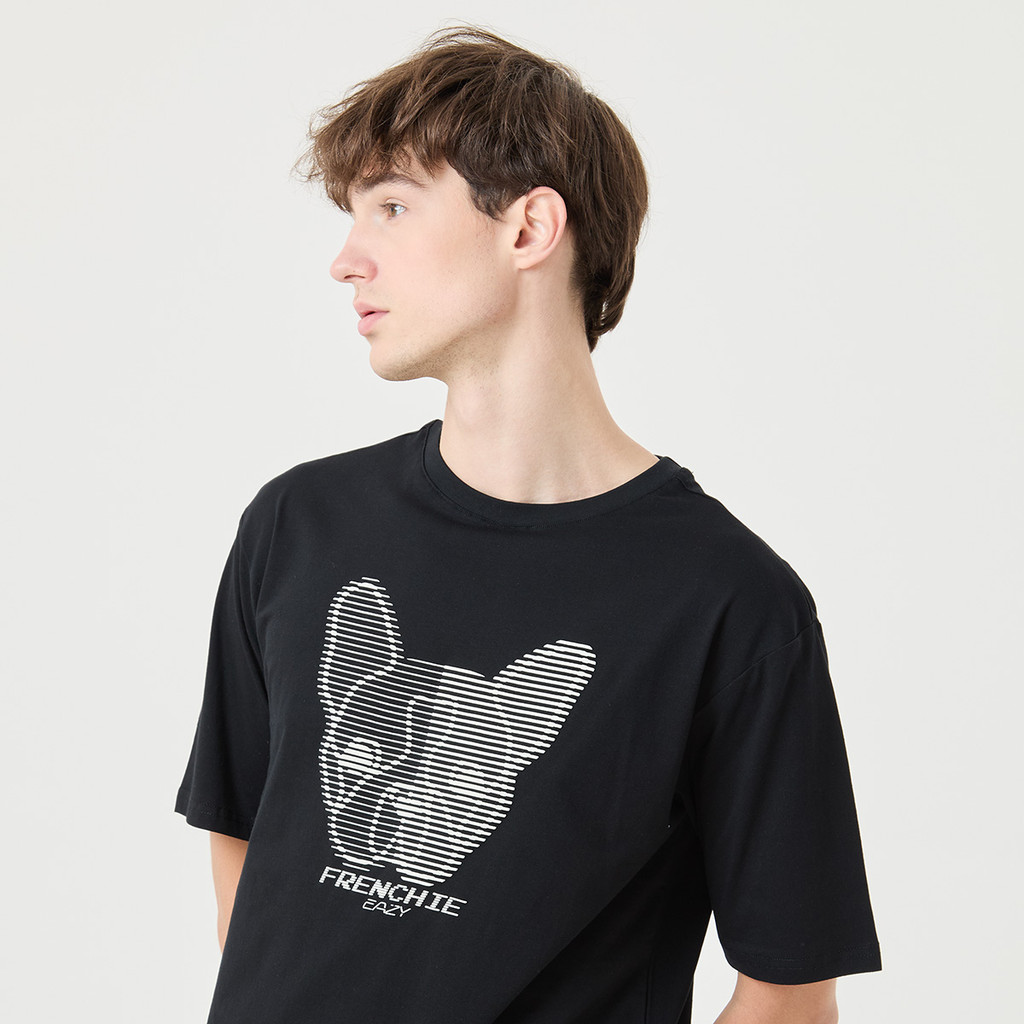 ESP เสื้อทีเชิ้ตลายเฟรนช์ชี่ อีซี่ ผู้ชาย สีดำ | Frenchie Eazy Tee Shirt | 04093