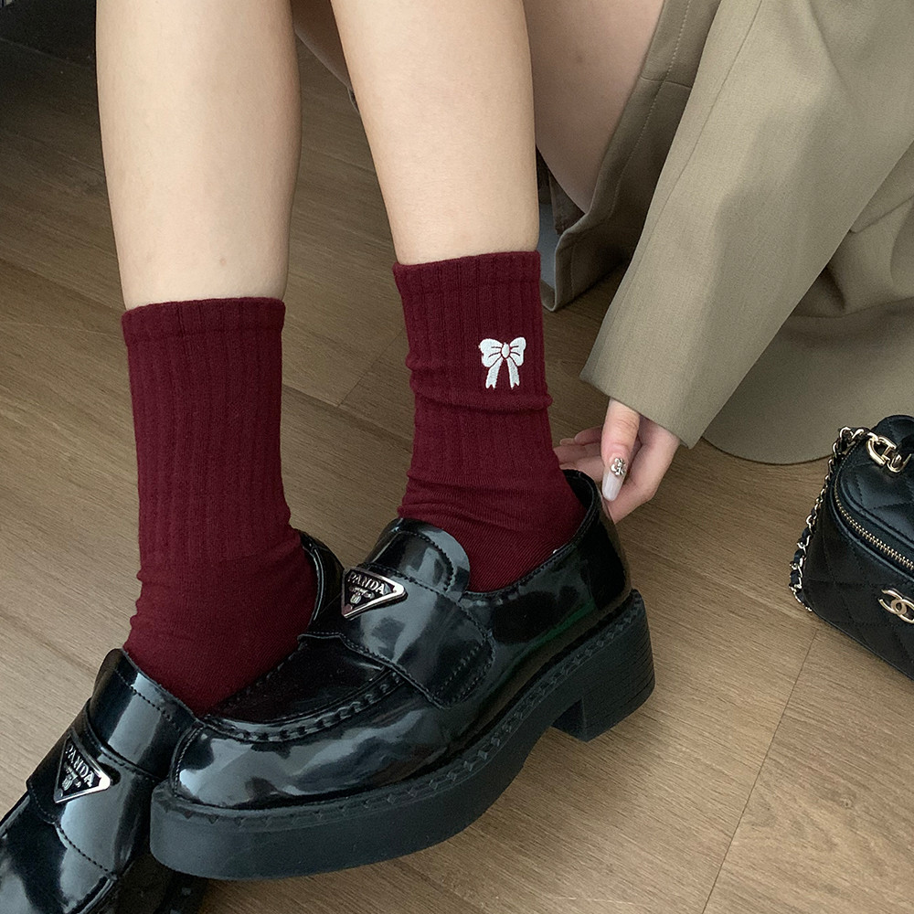 สีแดงน่ารักโบว์หญิงยืดหยุ่นลายถุงเท้า สถาบันการศึกษา สไตล์ผ้าฝ้ายถุงเท้าหลอดกลางฤดูใบไม้ผลิ ต่อต้าน ลื่น หิมะ บูต ถุงเท้าผู้หญิงของขวัญ - รูปที่ 3