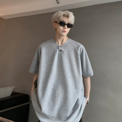 ProMan-เสื้อยืดผู้ชายสีทึบ  แขนสั้นคอกลม  การออกแบบปุ่ม  สบาย ๆ และอเนกประสงค์