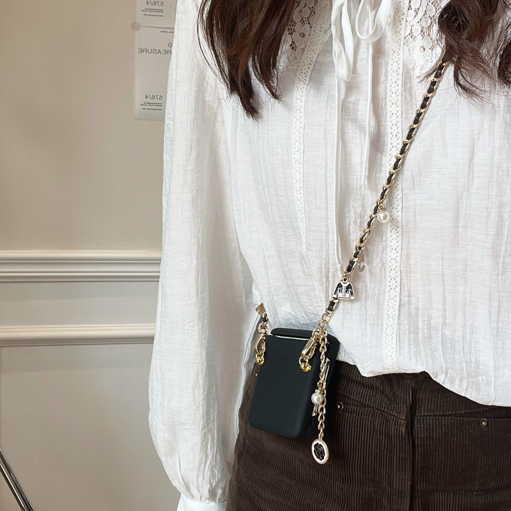 Flip7 Z Flip6 Samsung Galaxy Z Flip5 card Case แฟชั่น camellia พร้อมสายโซ่ยาว Samsung Galaxy Z Flip 3 Flip 4 5G hard กันกระแทกโทรศัพท์ความคิดสร้างสรรค์กรณีฝาครอบ - รูปที่ 4