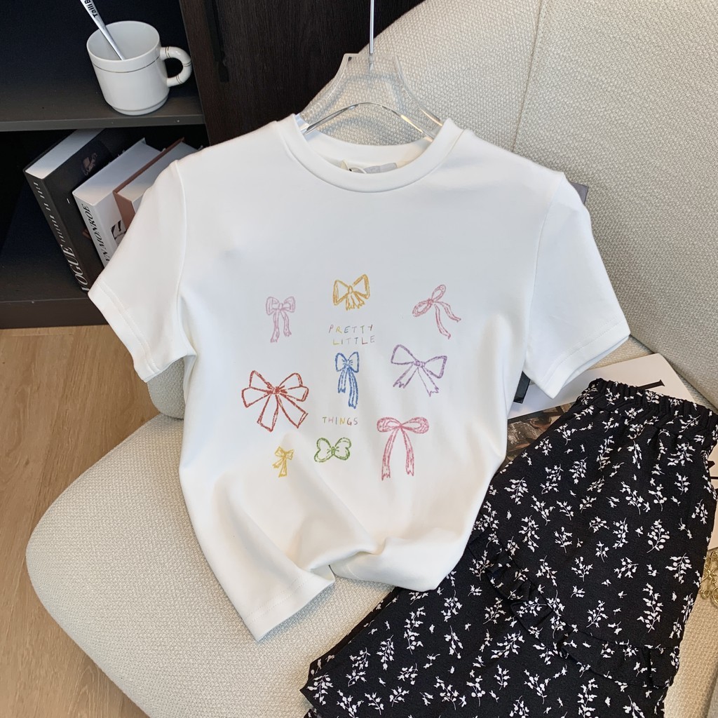 (กรุงเทพจัดส่งสินค้า)BOOM Shop babytee โบว์พิมพ์ไหล่ตรงแขนสั้นเสื้อยืดผู้หญิง