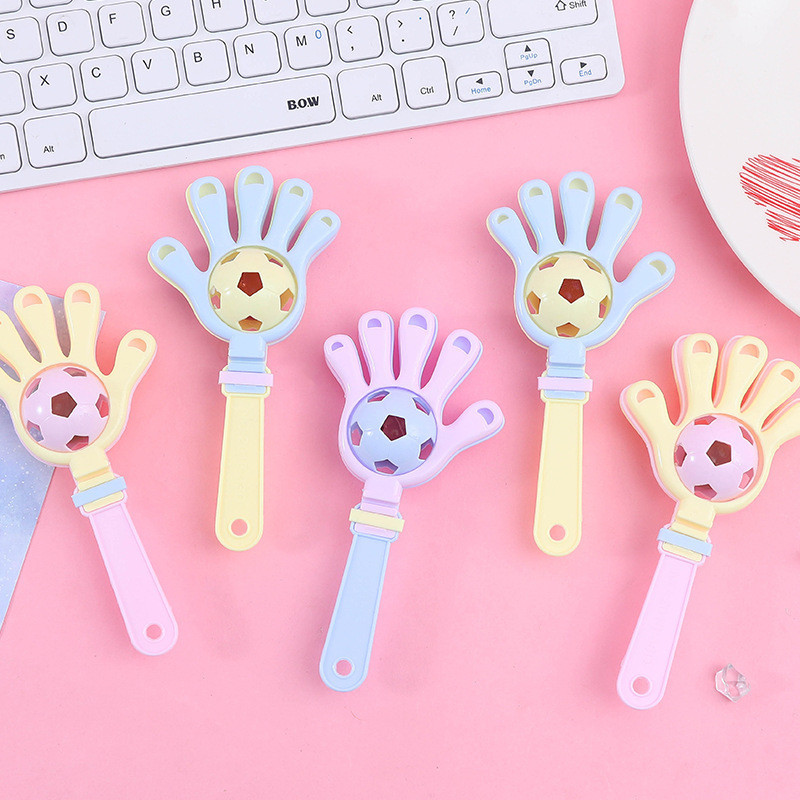 ฟุตบอล Rattle พลาสติกปาล ์ มของเล ่ นเด ็ ก Holiday Party Props