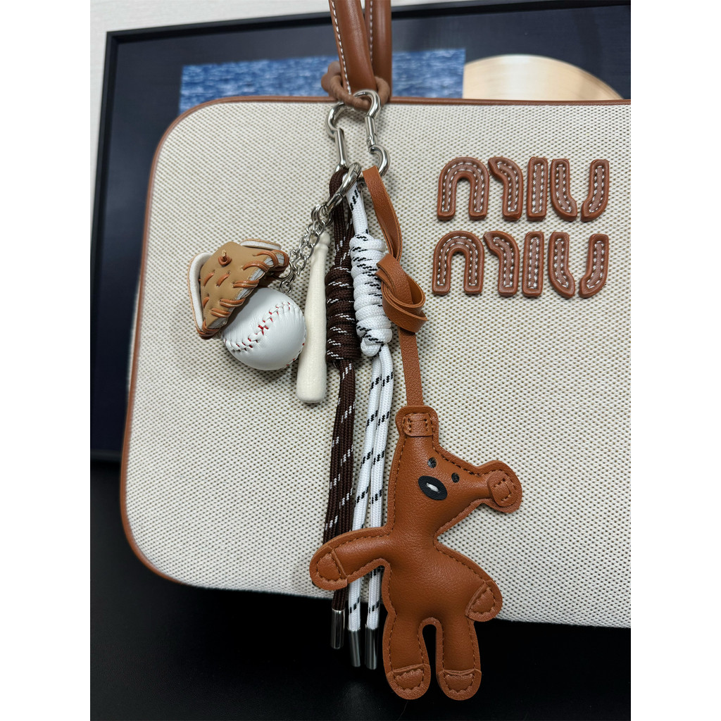 หมีน้อยน่ารักสร้างสรรค์แฮนด์เมดกระเป๋าจี้เบสบอลเชือกถักพวงกุญแจรถ