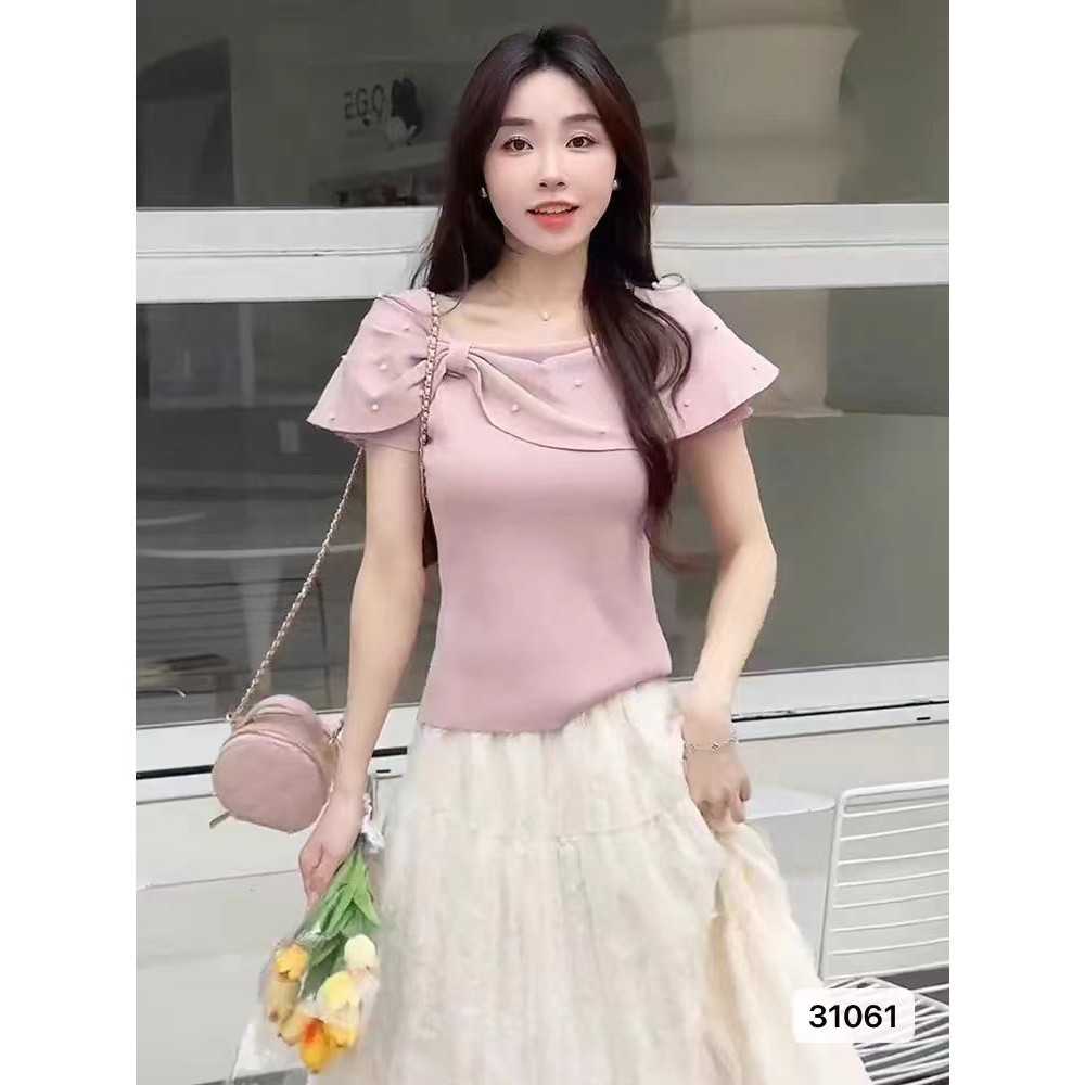 ชุดแขนสั้นแบบเซ็กซี่ปิดไหล่ คอปกโบว์ ประดับไข่มุก ทรงเข้ารูป เฟิงฮวน 3TNK HSVJ