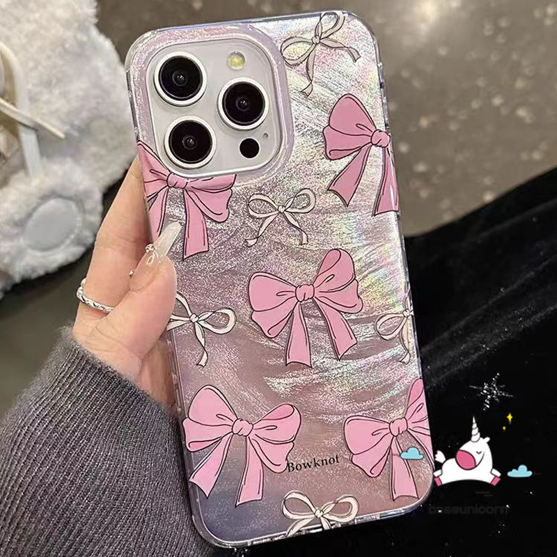 น่ารักสีชมพูโบว์ Retro Bow สร้อยข้อมือภาษาอังกฤษการ์ตูนปลอกสําหรับ IPhone 7Plus 15 14 13 11 12 Pro Max XR 14 8 15 7 Plus XS Max X SE 2020 แฟชั่นหรูหรา Pearly Luster การ์ดกรณี