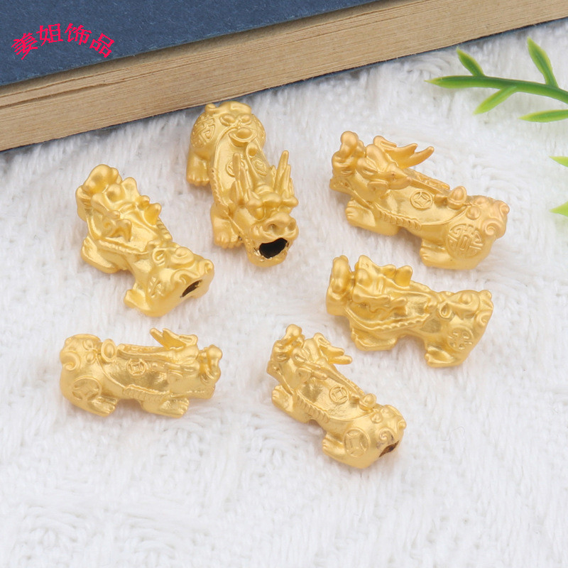 ทรายทอง Pixiu อุปกรณ์เสริมโลหะผสมไฟฟ้าวิธีโบราณทรายทอง Lucky Pixiu สร้อยข้อมือ Headdress ลูกปัด diy เครื่องประดับอุปกรณ์เสริม