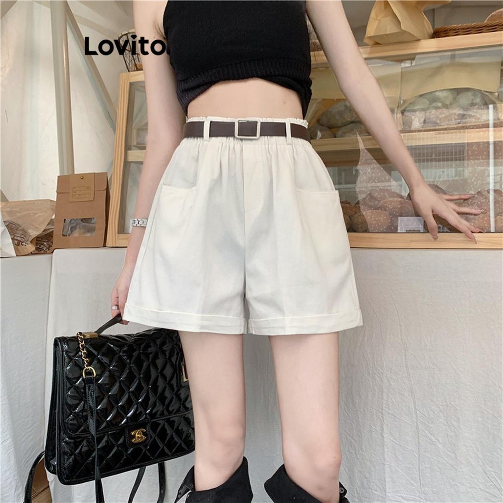 Lovito กางเกงขาสั้นผู้หญิง แต่งกระเป๋า สีพื้น สไตล์ลำลอง LNE50519