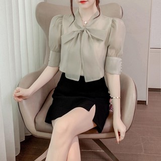 Lune_Graceเสื้อเชิ้ตแขนตุ๊กตา ดีเทลพูกโบว์ดานหน้า ผ้าชีฟองแฟ…