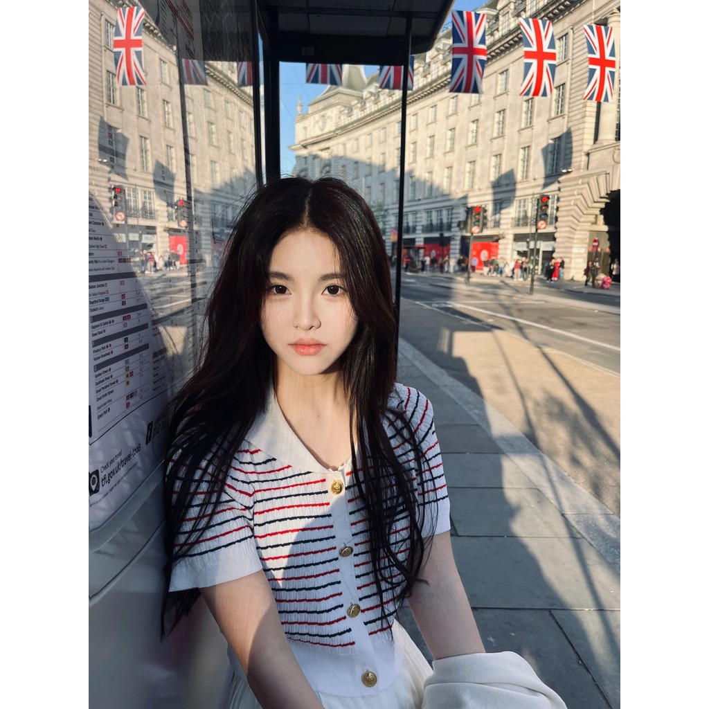 ท็อปถักแขนสั้นลายทางคอปกสีกรมท่าสำหรับผู้หญิงฤดูร้อน 2025 ใหม่ ท็อปคอปกพับ I Oh ผ้ากำมะหยี่ SX9C