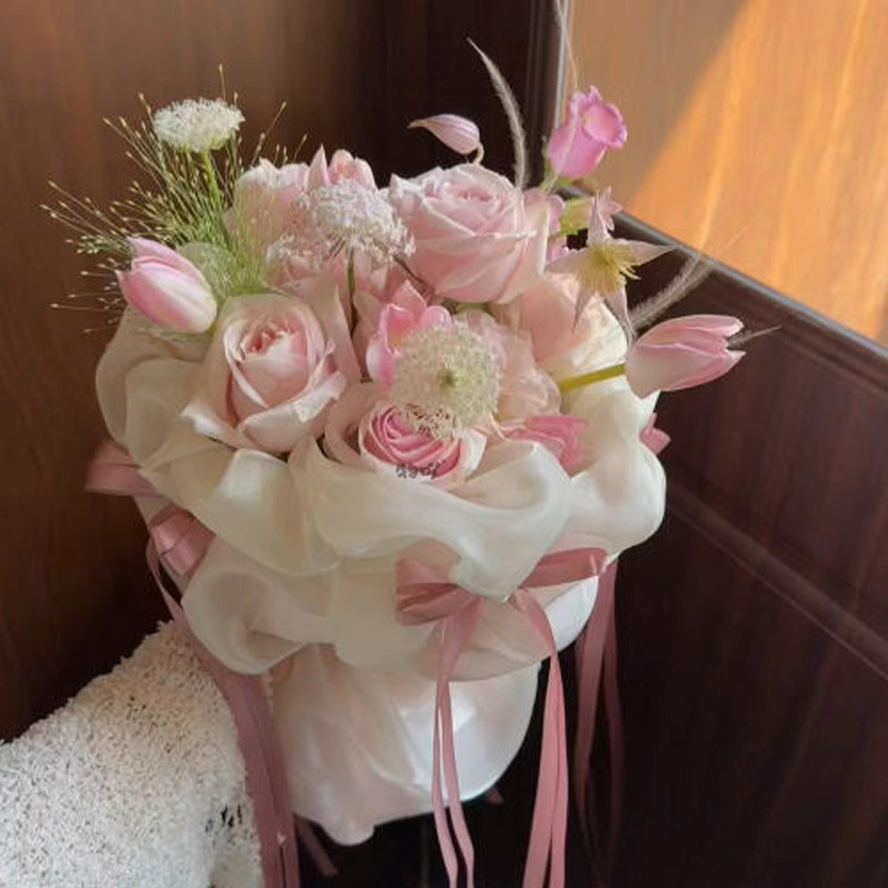 Simple Romantic Niche Pink Lychee Rose Bouquet ผลิตภัณฑ์สําเร็จรูปจําลองดอกไม้สบู่ดอกไม้ฤดูกาลรับปริ