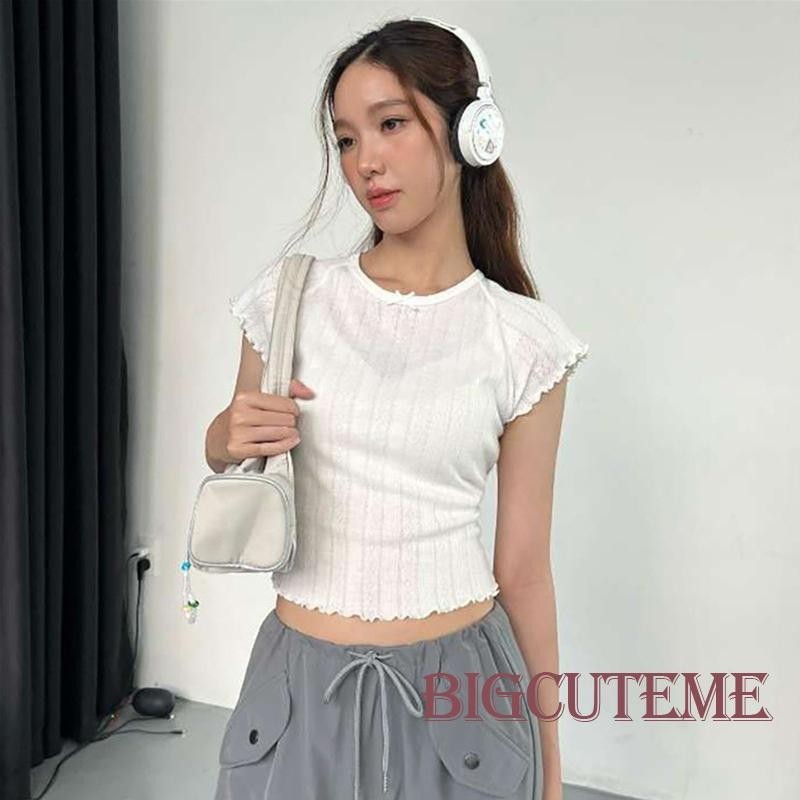 【ส่งจากไทย】เสื้อครอปแขนบินลายริบตาข่าย สีขาว บางเฉียบ คอปกโบว์ ใส่ผอมระบายอากาศ สไตล์เกาหลีหวานๆ เสื้อผ้าฤดูร้อน เที่ยวทะเล/คาเฟ่