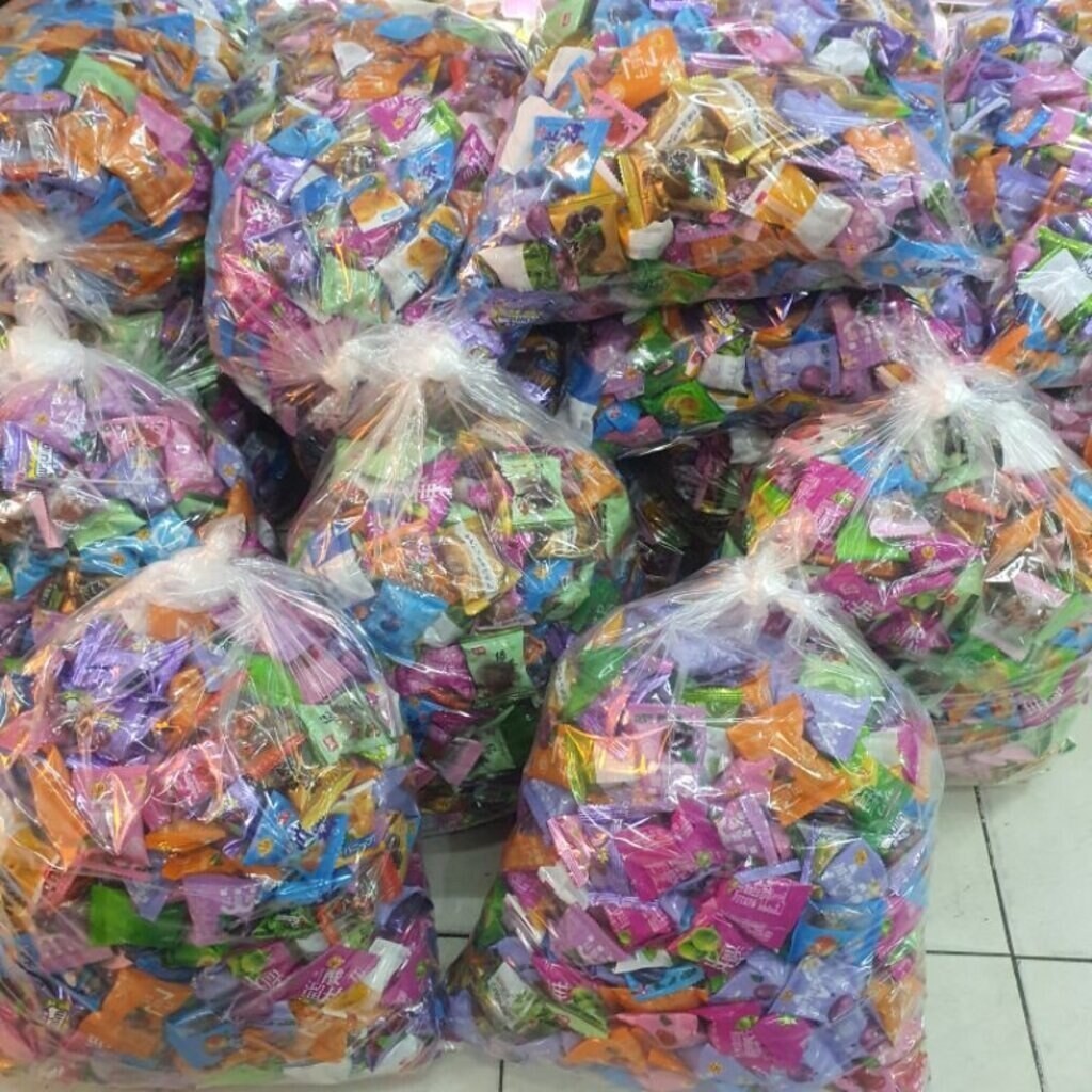 ขายดี!! พร้อมส่ง!! [พร้อมส่ง]1 กิโล บ๊วยรวมรส เม็ดใหญ่ สะอาด คละรส ลูกอมบ๊วย ราคาถูก