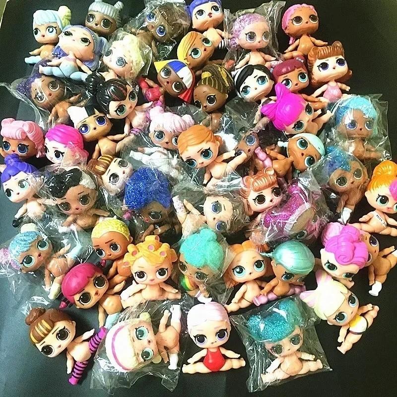 ฮ่าๆ 10ชิ้น/ล็อต8เซนติเมตรตุ๊กตาสุ่มเสื้อผ้ารองเท้าชุดอุปกรณ์เสริม น่ารัก ตุ๊กตาสาวของเล่นร้อนคริสต์มาสวันเกิดแปลกใจของขวัญ