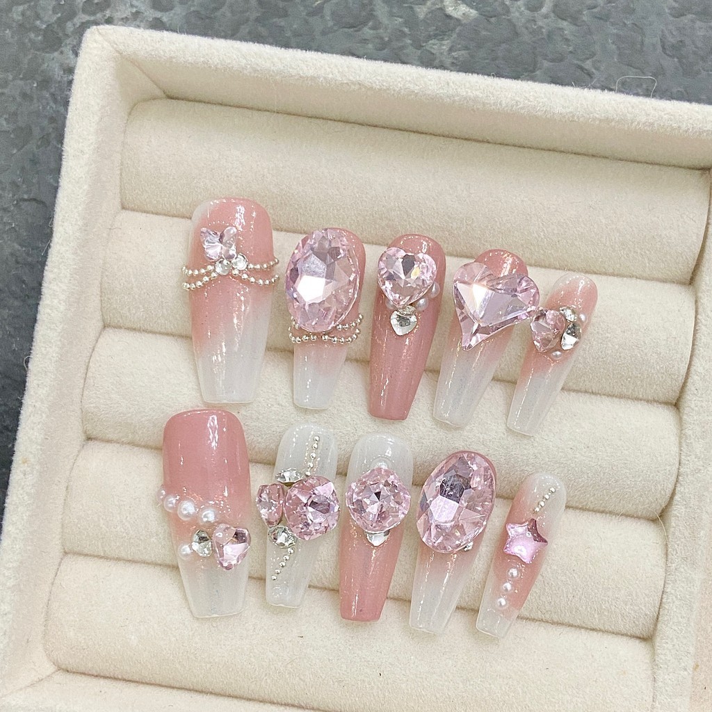 HANDMADEArtificial Nail Heart Pink Diamond Gradient Blush Long Trapezoid Phototherapy Nails เล็บปลอมเล็บนํากลับมาใช้ใหม่และถอดออกได้