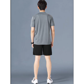 ZENOX ชุดกีฬาผู้ชาย พร้อมเสื้อยืดและกางเกงขาสั้น ทำจากผ้าไหมน้ำแข็ง แห้งไว น้ำหนักเบา ใส่สบาย เหมาะสำหรับการออกกำลังกายหลากหลายชนิด