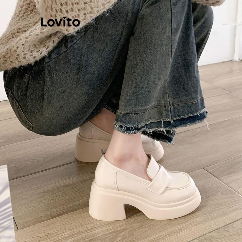 Lovito รองเท้าโบ๊ทผู้หญิง พื้นรองเท้าหนา สีพื้น น่ารัก LFA20366
