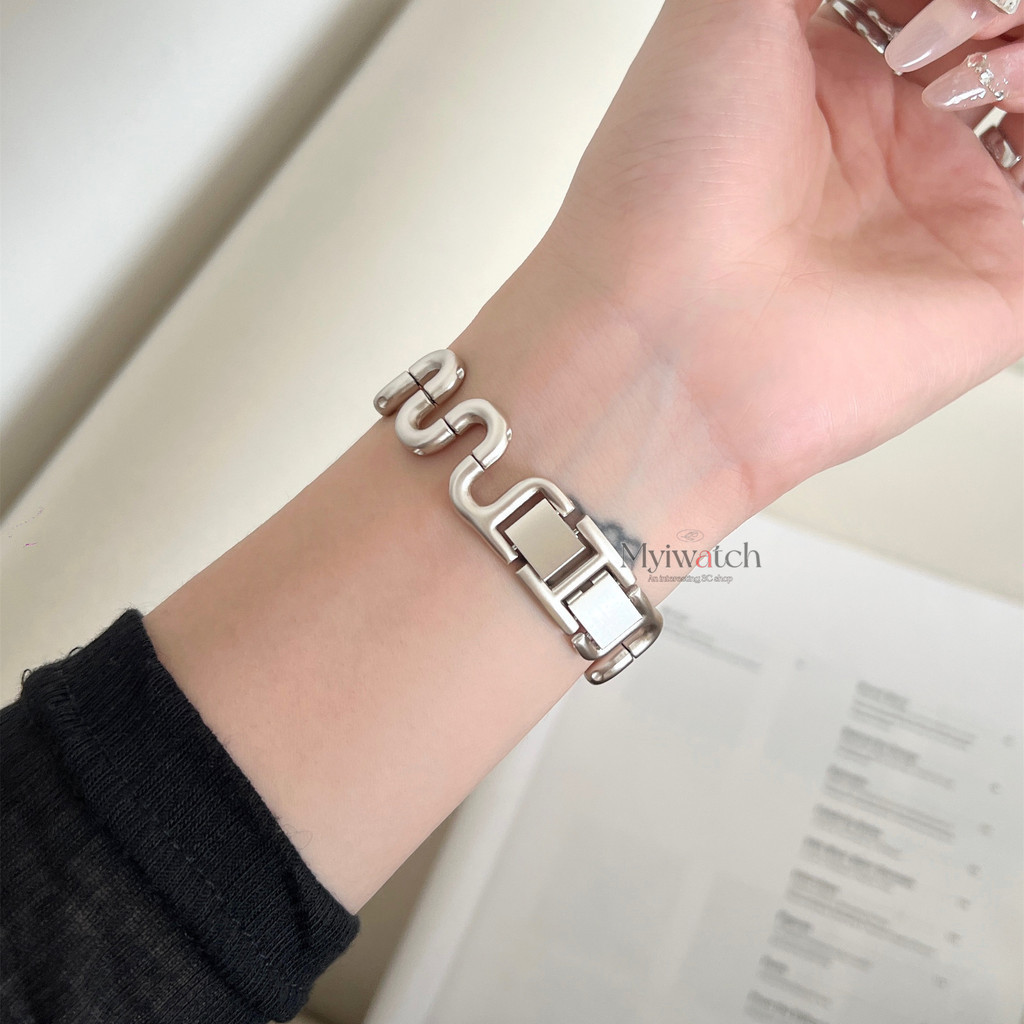 Creative S-shaped สายโลหะสําหรับ iWatch series 11 10 9 8 7 6 SE 5 4 3 2 1 ที่ไม่ซ้ํากัน Casual Design Band สําหรับ iWatch Band 46 มม.49 มม.45 มม.44 มม.41 มม.40 มม.38 มม.42 มม.อุปกรณ์เสริมสวมใส่ - รูปที่ 7