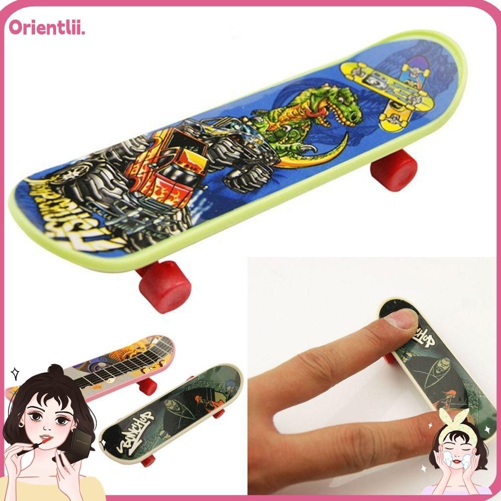 Orienttk 1PC Finger Scooter, Creative Desktop เครื ่ องประดับตลก Finger Skateboard Toys, รูปแบบสุ ่ ม Creative Frosted Mini Fingerboard สําหรับเด ็ ก