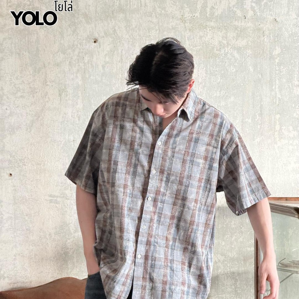 YOLO เสื้อเชิ้ต OVERSIZE เสื้อเชิ้ต เชิ้ตแขนสั้น ลายสก็อต แขนสั้น สีดำ 3959