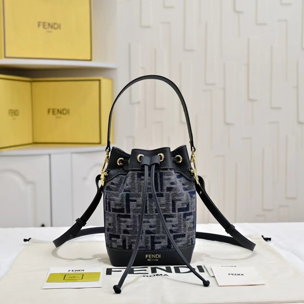 กล่องบรรจุภัณฑ์ของแท้ของ FENDI Mon Tresor สายสะพายไหล่ปรับได้และถอดออกได้ กระเป๋าถังผ้าฝ้ายลาย FF กร