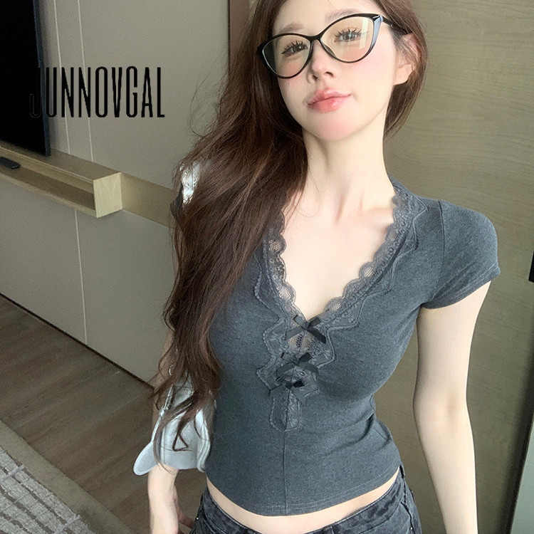 Junnovgal เสื้อยืดผู้หญิง 2024 Simply สีทึบสไตล์ใหม่แขนสั้นคอวีลูกไม้