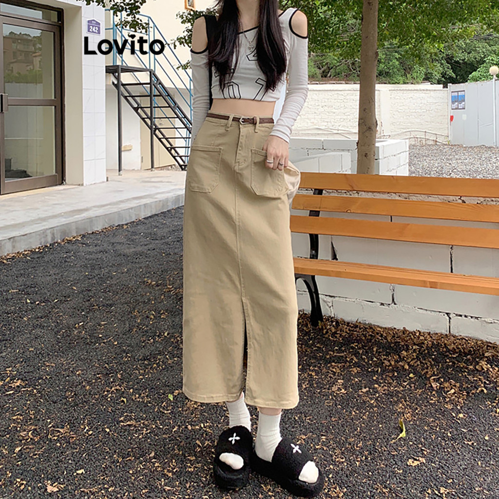 Lovito กระโปรงยีนส์ผู้หญิง ผ่าด้านหน้า สีพื้น สไตล์ลำลอง LNE54599