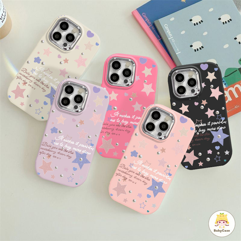 Colodful ภาษาอังกฤษระดับดาวกราฟฟิตีปลอกเลนส์โลหะมุก iPhone 13 11 12 15 14 Pro Max 7 8 14 15 Plus X XR XS Max SE 2020