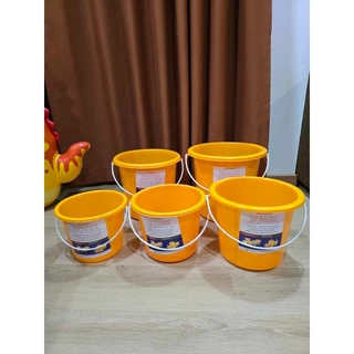 ถังสังฆทาน ถังพลาสติกทรงกลม มีหูหิ้ว สีเหลือง มี 2 ขนาด 4.5/5.5 แกลลอน เหมาะสำหรับทำถังสังฆทาน ถังถวายพระ