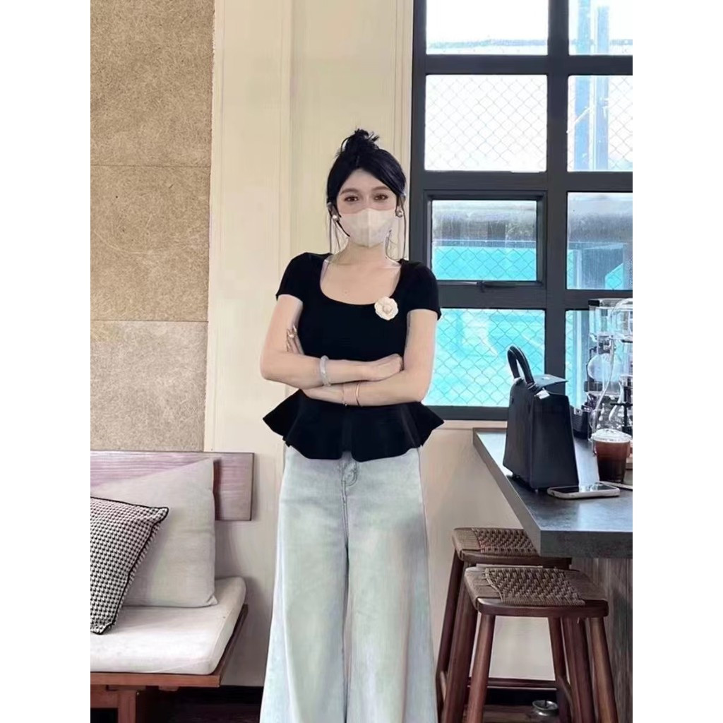 ที-เชิ้ตแขนสั้นผ้าไหมน้ำแข็งคอเหลี่ยมสีน้ำเงินสำหรับผู้หญิง สไตล์ฝรั่งเศสฤดูร้อน สวยงามเฉพาะตัว ทรงเ