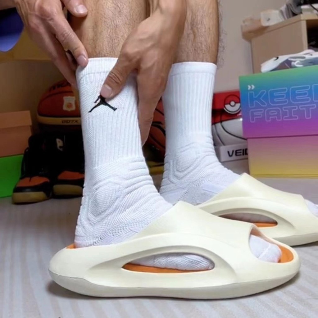 AJถุงเท้ากีฬาบาสเก็ตบอลข้อยาวและสีขาวแบบมืออาชีพสาหรับผู้ชาย