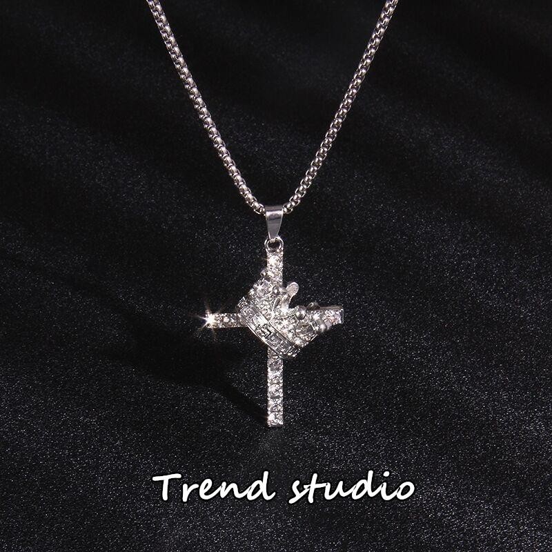 สร้อยคอไม้กางเขนที่ล้อมรอบด้วยมงกุฎนั้นเปล่งประกายมาก ซีรีส์สร้อยคอไม้กางเขนแฟชั่น มีหลากหลายสไตล์และสไตล์ให้เลือก - รูปที่ 3