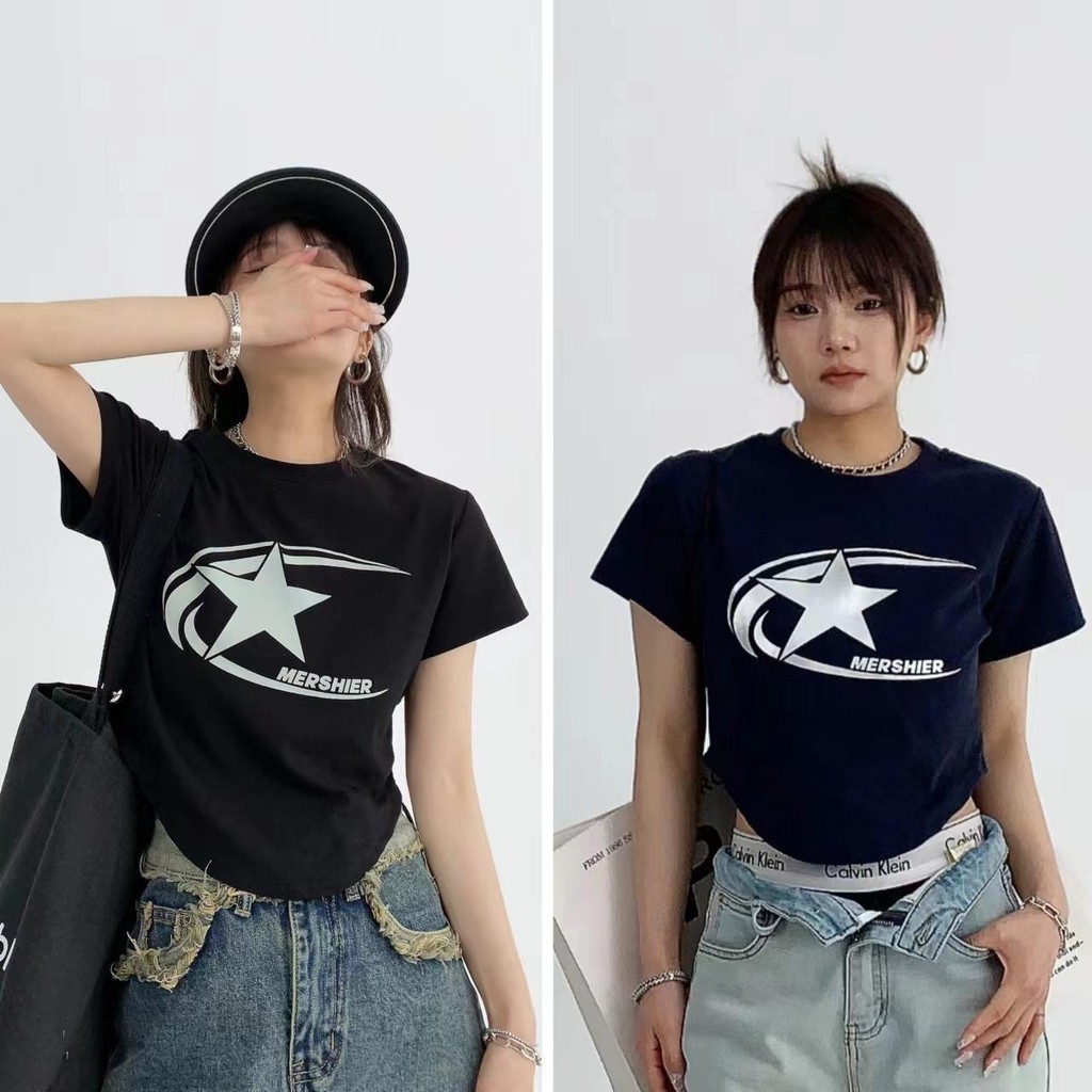 cherryshop🍒พร้อมส่ง เสื้อครอป y2k ครอปรัดรูปผู้หญิง เสื้อยืดแขนสั้น เซ็กซี่  พิมพ์ลายย้อนยุคอเมริกา