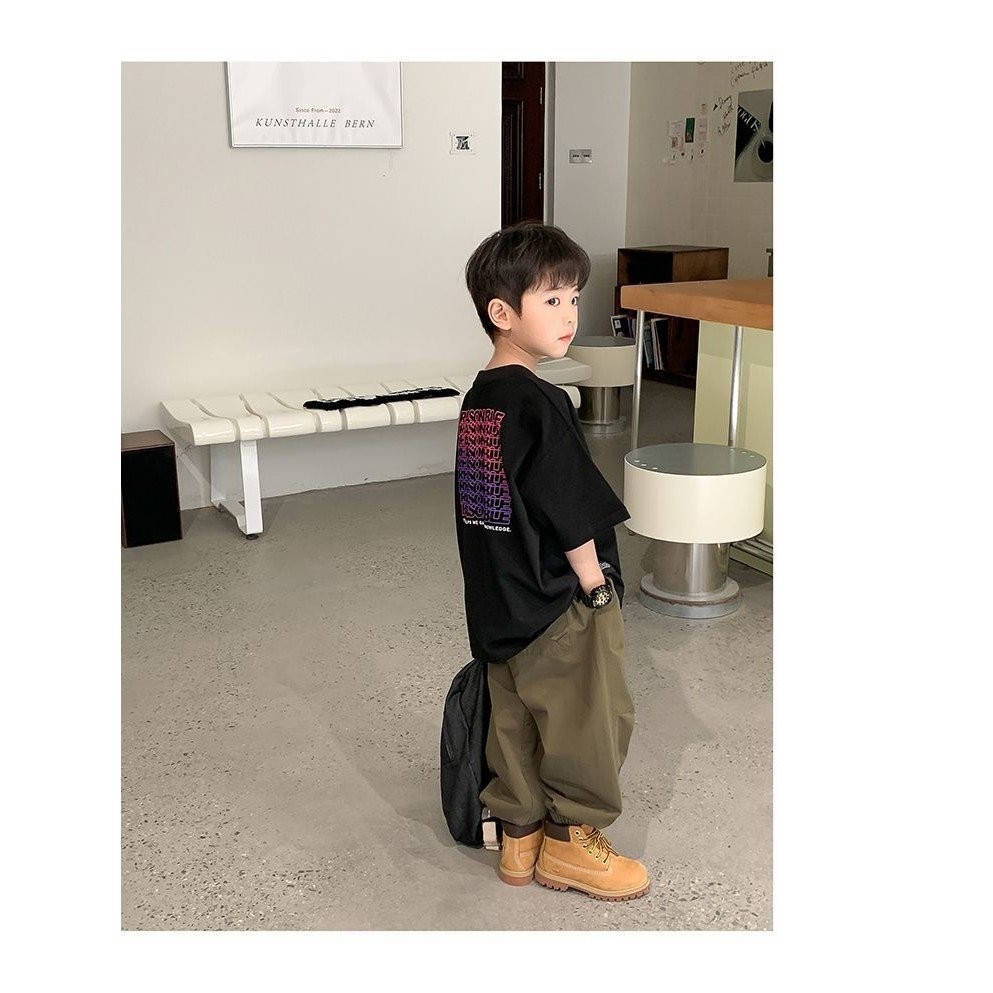 ฤดูร้อน เสื้อผ้าเด็กใหม่ ฤดูใบไม้ผลิ 2023 เสื้อยืดแขนสั้นเด็กชาย เสื้อแขนสั้นสไตล์เกาหลี แฟชั่นยอดนิยม O31O