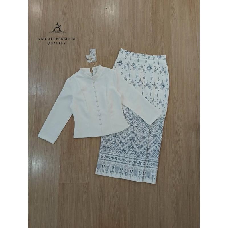Q.shop (พร้อมส่ง) ชุดไทยประยุกต์ Set เสื้อแขนยาว+ผ้าถุงสำเร็จลายผ้าไทย งานป้าย Abigail77 สวย