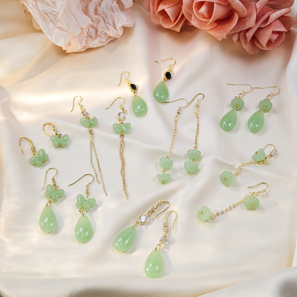 กลางโบราณต่างหูพู่ยาวใหม่สไตล์จีนสไตล์โบราณสีเขียวโลตัส ซีดพอด ต่างหูสไตล์จีนย้อนยุคยาวพู่โซ่ผีเสื้อสาววางต่างหู