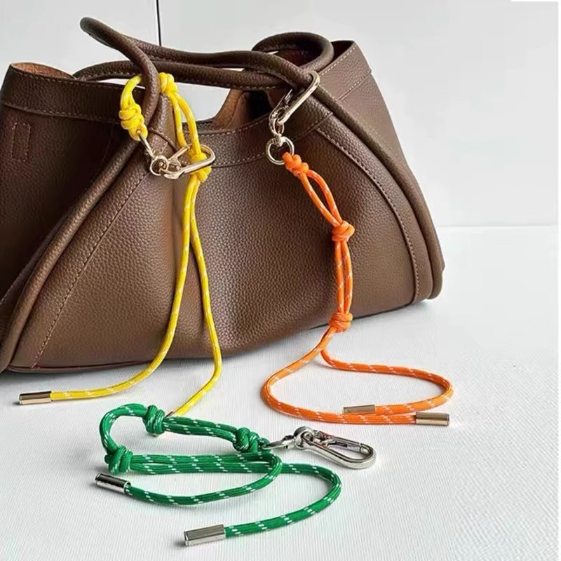 พวงกุญแจ ห้อยกระเป๋า ตกแต่งกระเป๋า bag charm สไตล์ใหม่กระเป๋าแขวนกระเป๋าจี้สร้อยข้อมือเชือกย้อนยุคเชือกมืออเนกประสงค์m Home All-Matchกระเป๋าอุปกรณ์เสริม keychain เชือกห้อยกระเป๋า กำไลคู่แฟน