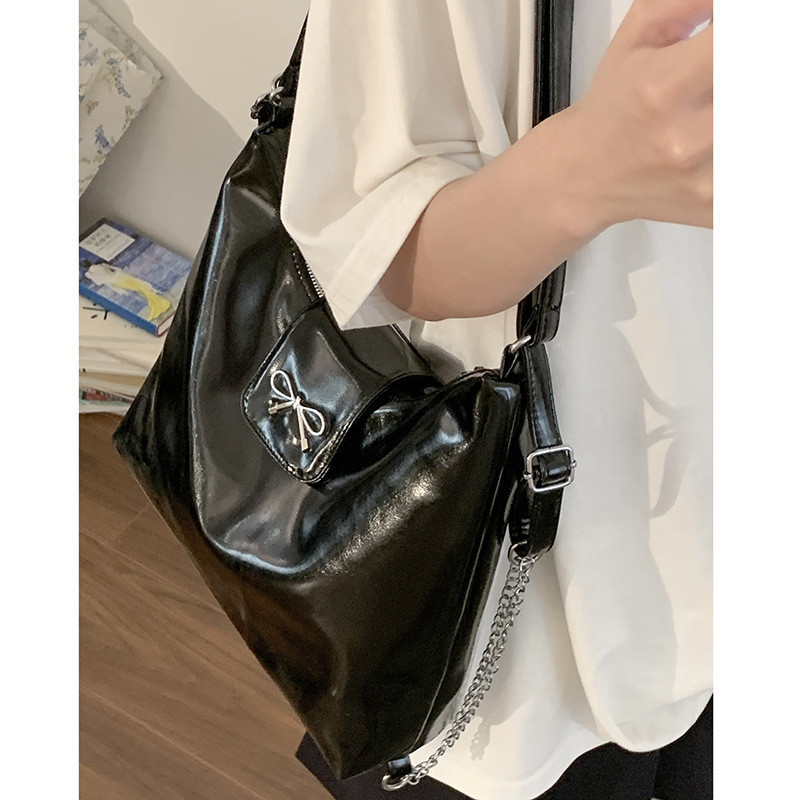 Amila Casual ความจุขนาดใหญ่กระเป๋าใต้วงแขนสีแดงแฟชั่น Simple Tote Bag กระเป๋าสะพายลําลอง