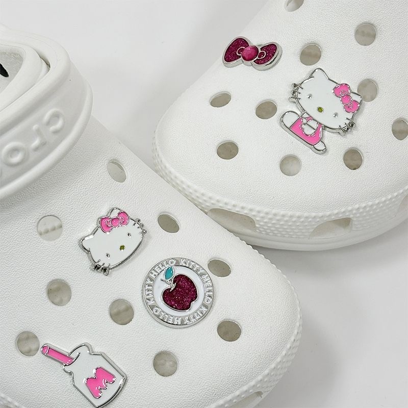 ชุดจระเข้ Jibbitz ใหม่ อุปกรณ์เสริมรองเท้ารูดอกไม้ การ์ตูนน่ารัก DIY อุปกรณ์เสริมหัวเข็มขัดรองเท้าแสนสนุก crocs charm