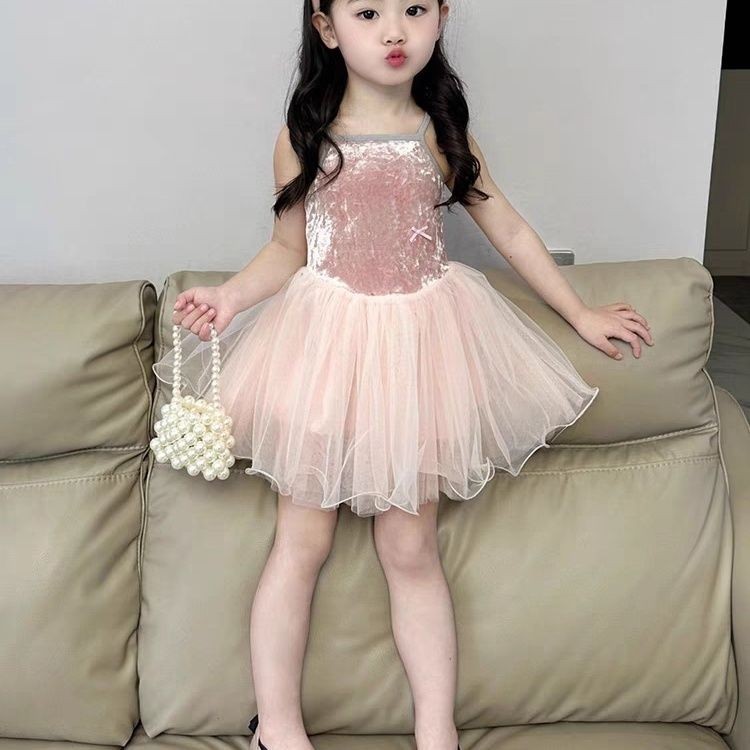 สาวแต่งตัว2024ฤดูร้อนสไตล์ใหม่เด็กสไตล์ตะวันตกชุดแขวนทารกหวานสีชมพูเจ้าหญิงชุดวันเกิด