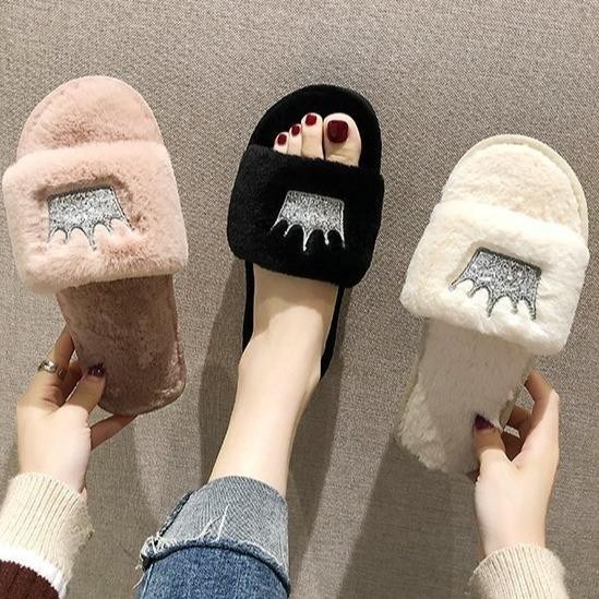 Yuki🎀SH-1-05 รองเท้าแตะผ้าขน ใส่เดินในบ้าน นิ่มใส่สบายมาก ลายมงกุฎ