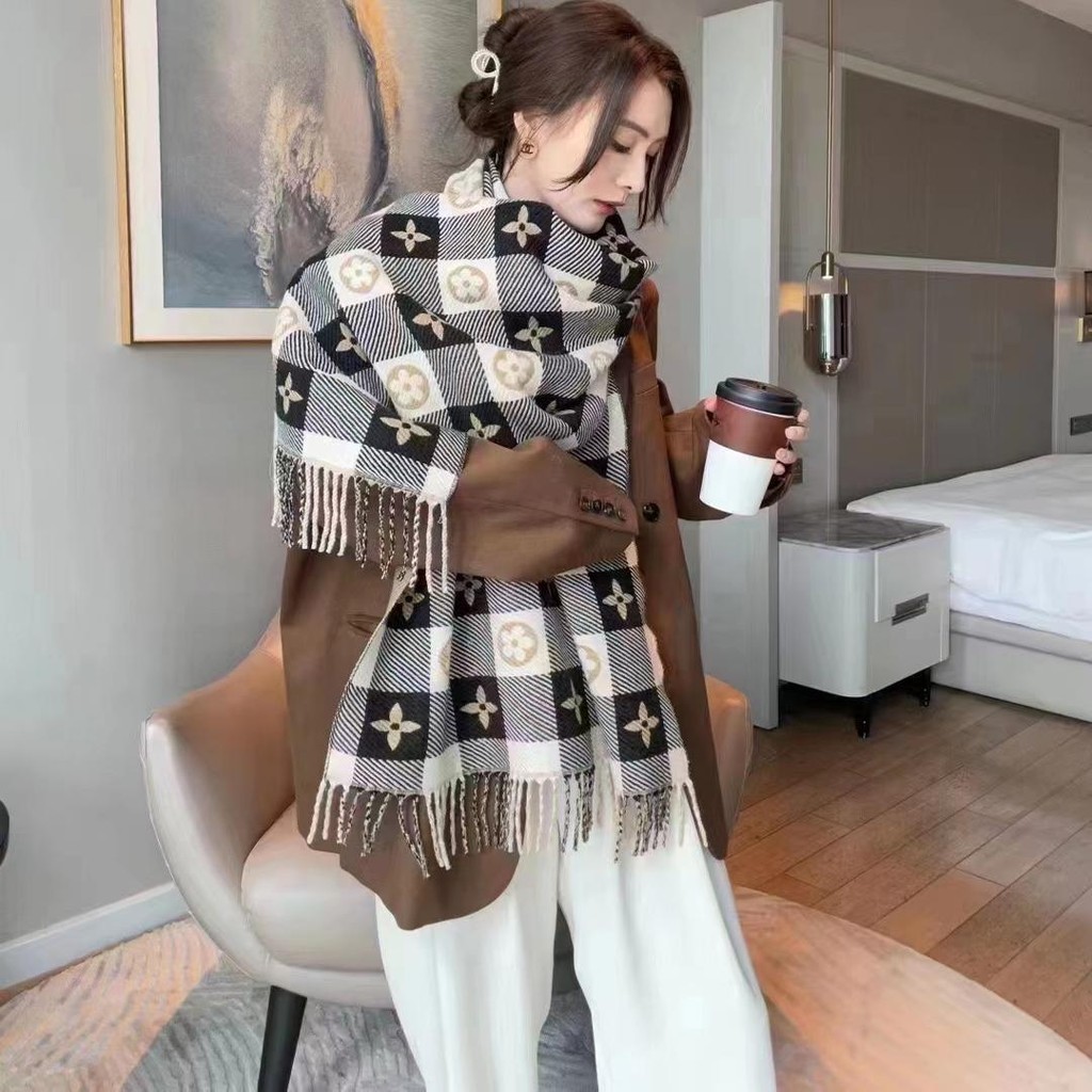 HGH2024 High-End Sense ผ้าพันคอสุภาพสตรีฤดูหนาวคอป้องกัน Cold-Proof Love ลายสก๊อตเลียนแบบแคชเมียร์ B