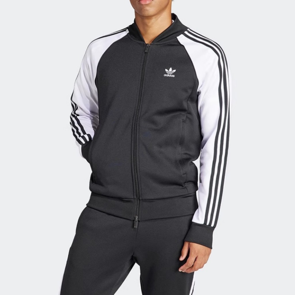 Adidas Originals Men 's Classic Jacket Stand Collar ปักโลโก ้ เสื ้ อแจ ็ คเก ็ ตลําลองกีฬา IK7025