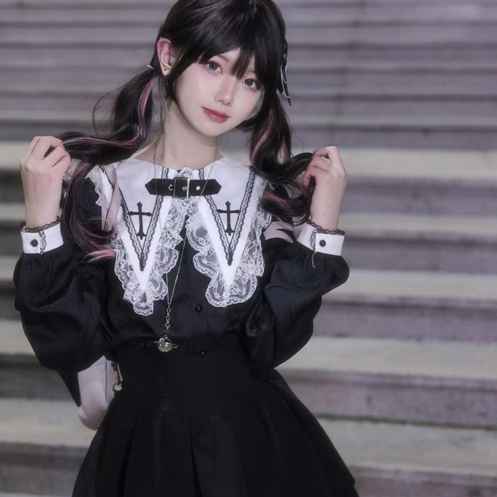 เสื ้ อเชิ ้ ตลูกไม ้ คอแขนยาวสีกรมท ่ า Lolita ใหม ่ พร ้ อมซับในบ ้ าน