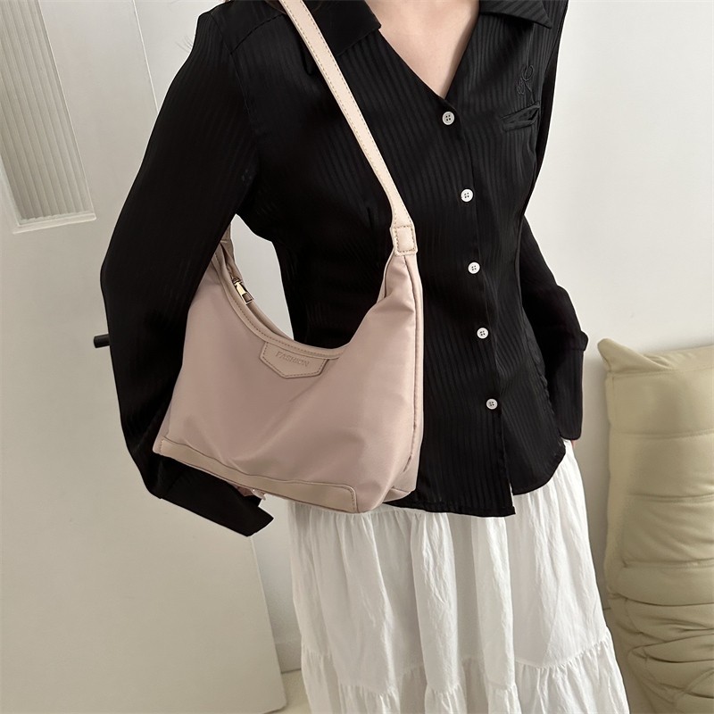 Lenira(B2009) กระเป๋าสะพายข้าง FASHION ขนาด14นิ้ว