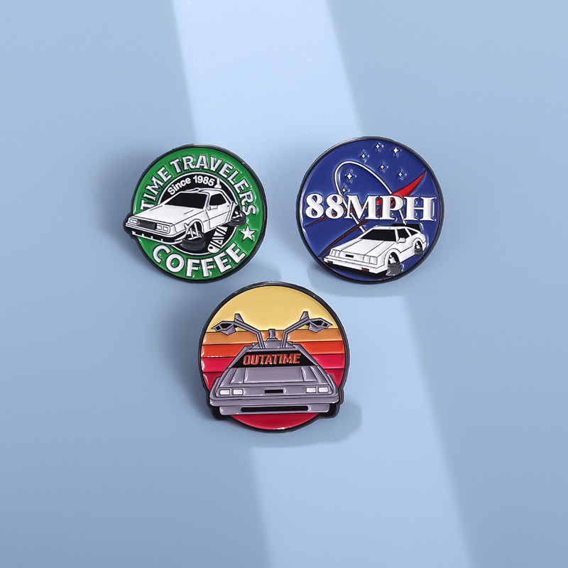 Back To The Future เข็มกลัด Pins วิทยาศาสตร์ Fiction ฟิล์ม Pin ผจญภัยเข็มกลัดรถป้ายปกเครื่องประดับของขวัญสําหรับเพื่อน
