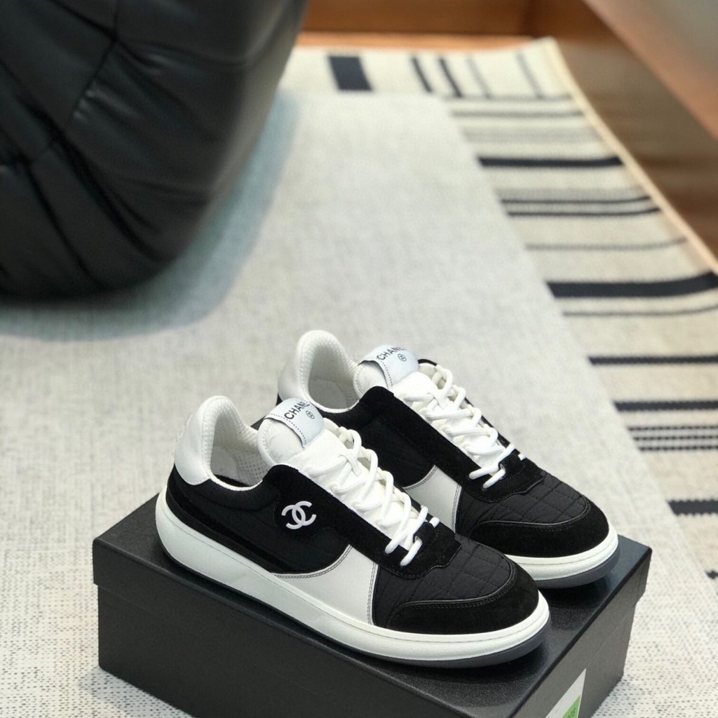 รองเท้าผ้าใบสไตล์สปอร์ตสำหรับผู้ชาย CHANEL 2025 สีดำและขาว แพนด้า ใหม่ 2025 หนังแท้ สไตล์คู่ สีบล็อก
